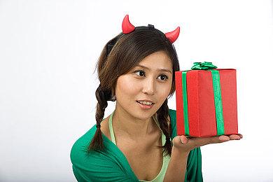 《黎明杀机》新章节”终极传输“今日上线，来自宇宙的未知恐怖悄然来袭！